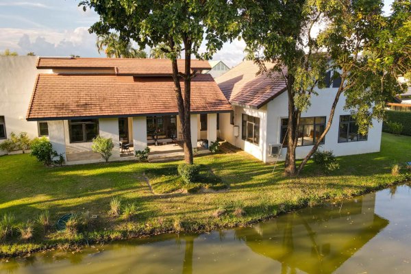 3 Bedroom Lakeside Home in Mae Rim