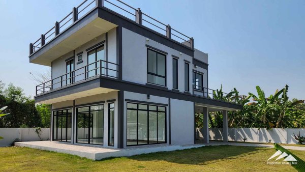 New Modern House With A Large Garden And Rooftop With 360 Nature Views