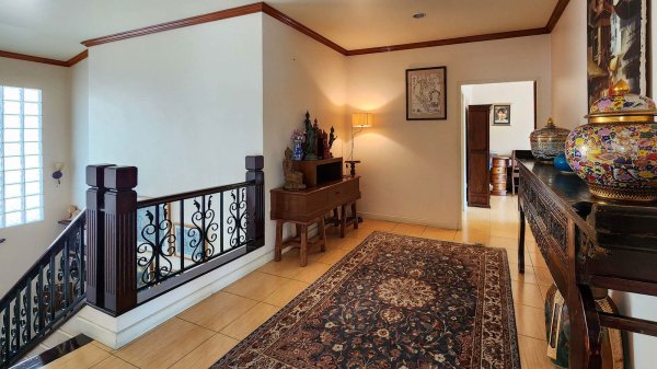 Spacious 6‑Bed 7‑Bath Dual‑Home Family Residence in Hang Dong