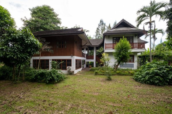 Collector’s River Property: Teak Floor Heritage Home on Ping River
