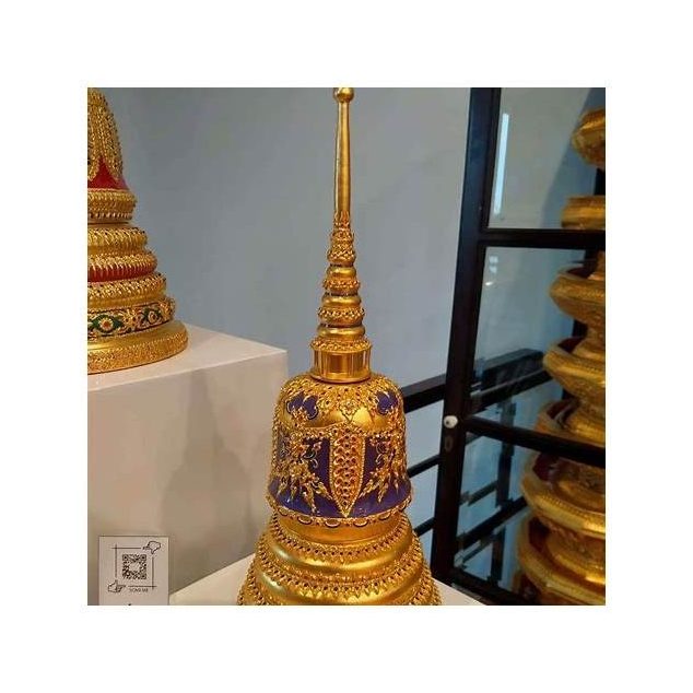 Gold Lacquer Talum Pedestal Tray