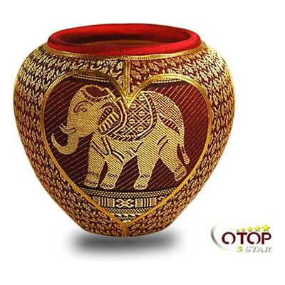 Pottery Decorated with Local Cloth
