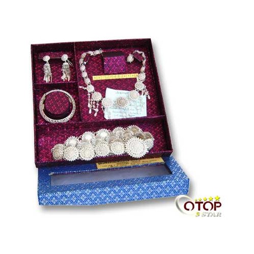 Silver Jewelry with Traditional Taphao Flower Pattern