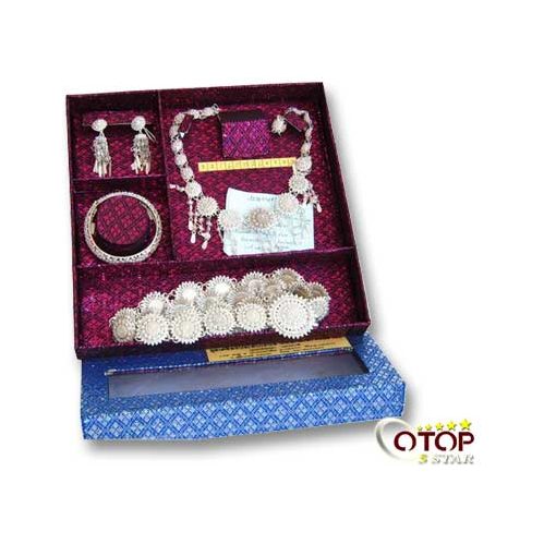 Silver Jewelry with Traditional Taphao Flower Pattern