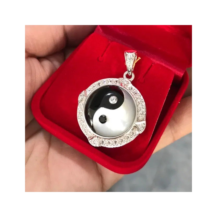 Onyx Pendant in Gold-Plated Silver