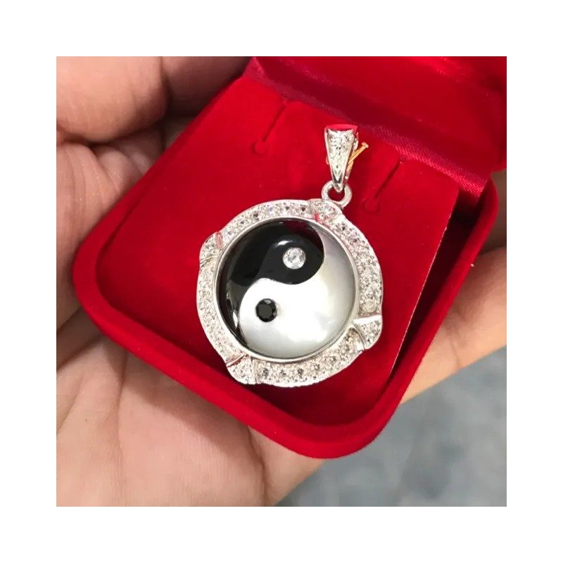 Onyx Pendant in Gold-Plated Silver