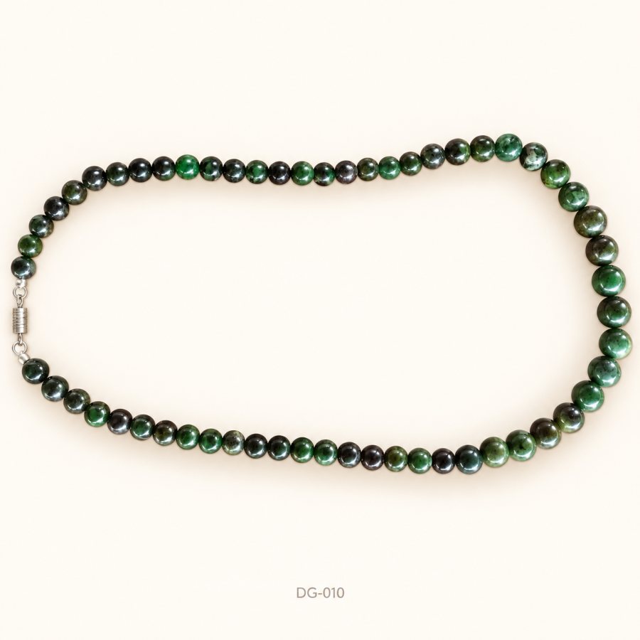 Deep Green Jade Necklace with Graduated Beads