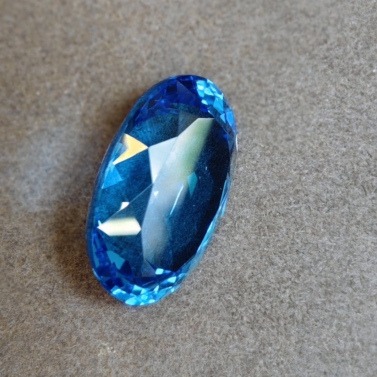 Swiss Blue Topaz, Oval Faceted, 27.23 ct — AIG Certified