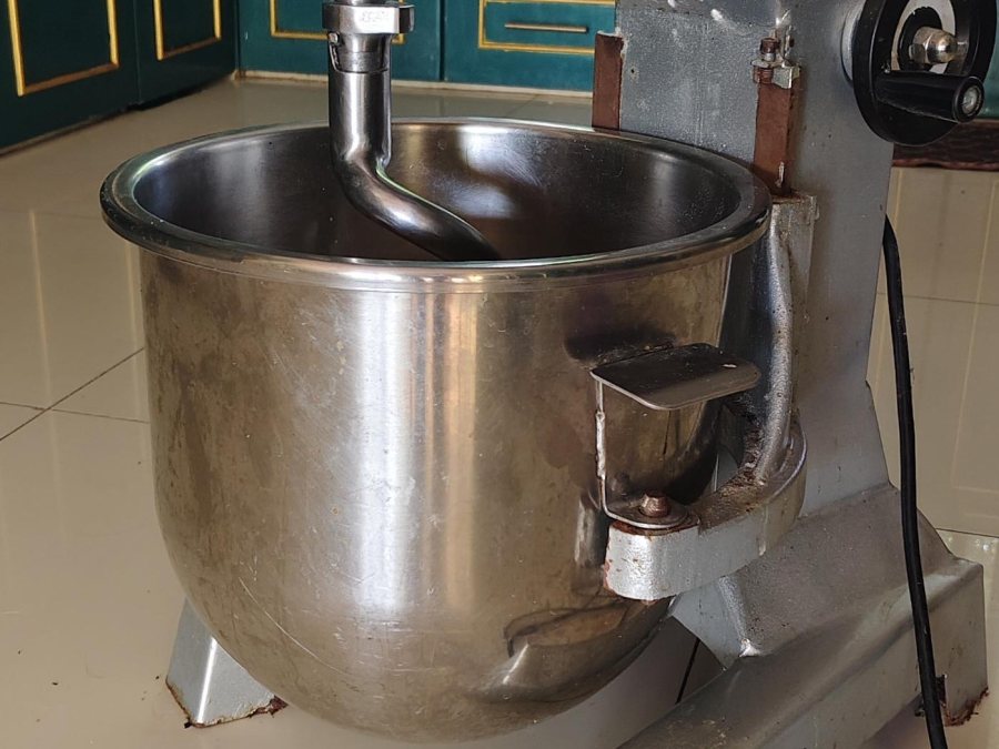 B15 Commercial Planetary Food Mixer (Model B15), which is a 15-liter heavy-duty commercial mixer used for mixing dough