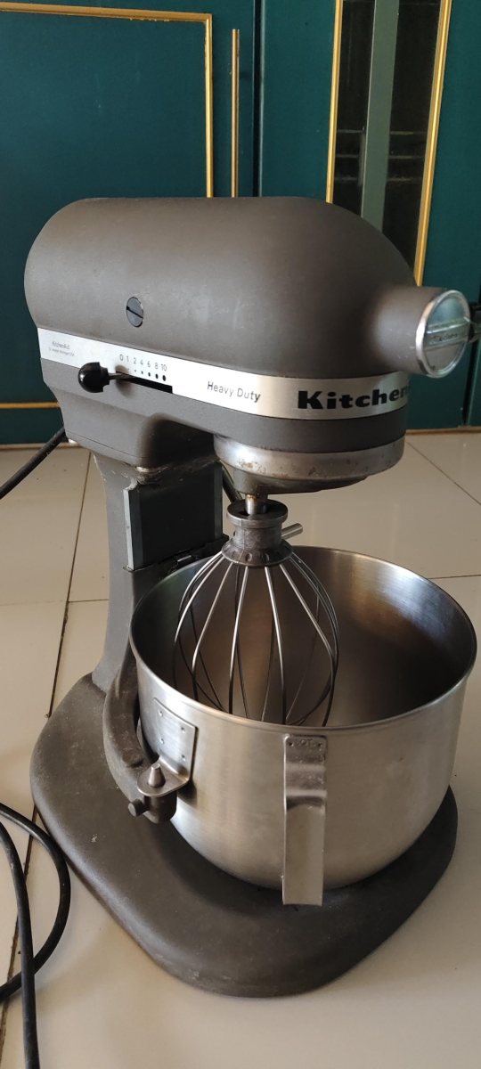 KitchenAid Heavy Duty Stand Mixer (resembling models like the 5-quart KitchenAid 5KPM5 or 5KPM50 bowl-lift series) in a