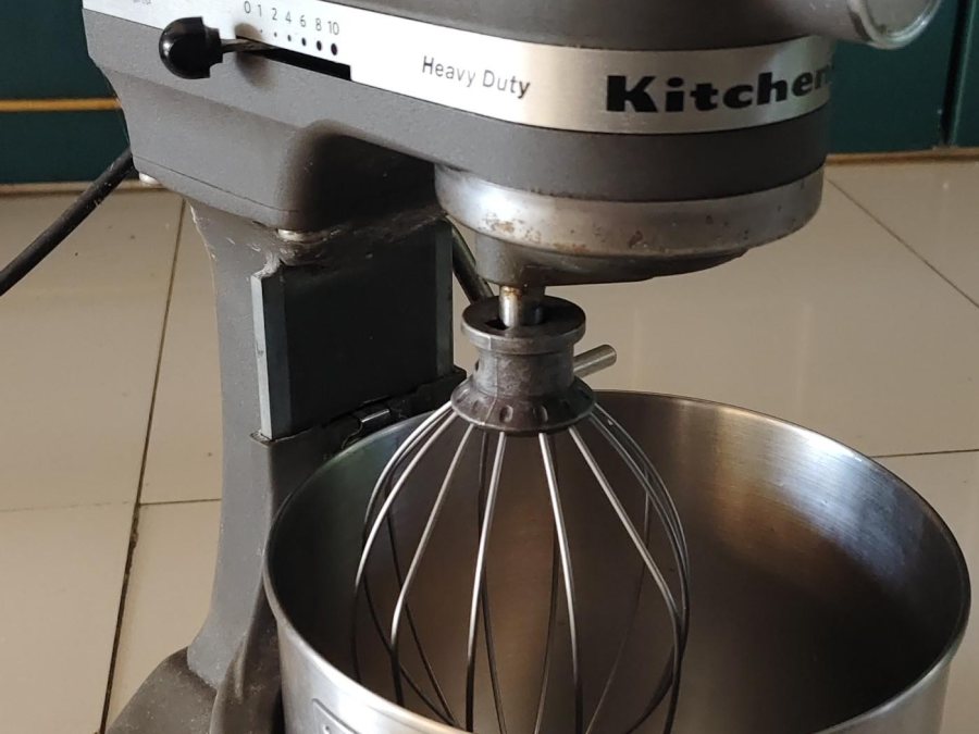 KitchenAid Heavy Duty Stand Mixer (resembling models like the 5-quart KitchenAid 5KPM5 or 5KPM50 bowl-lift series) in a