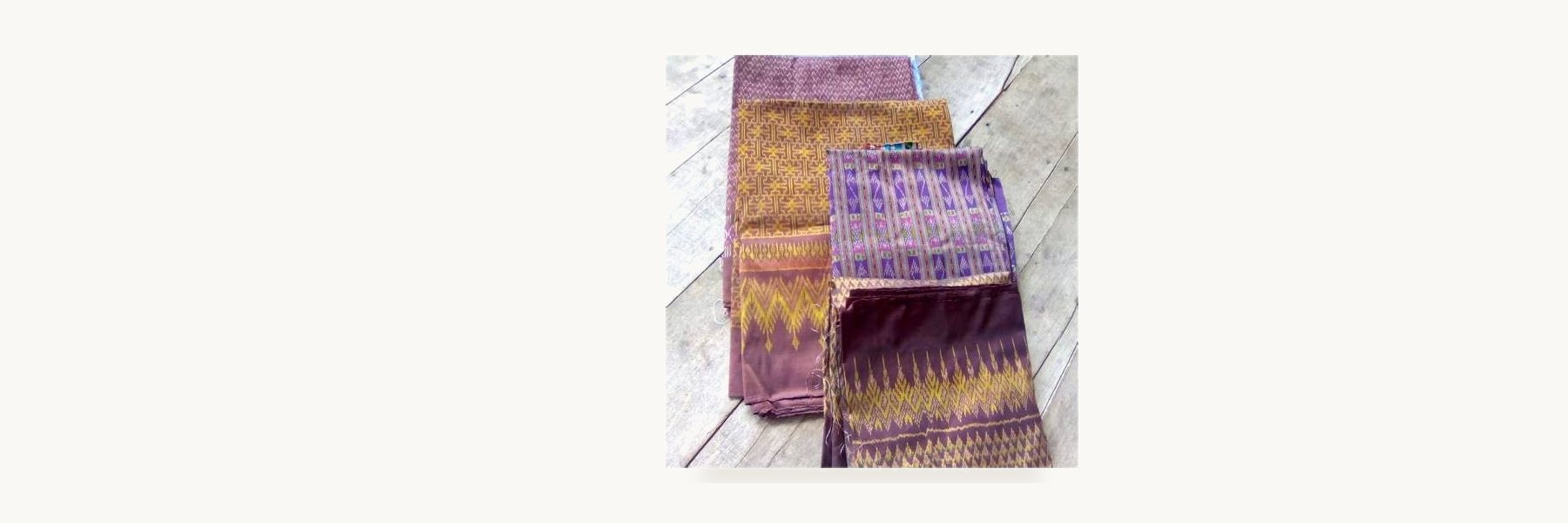 Ban Kut Nam Sai Silk Weavers